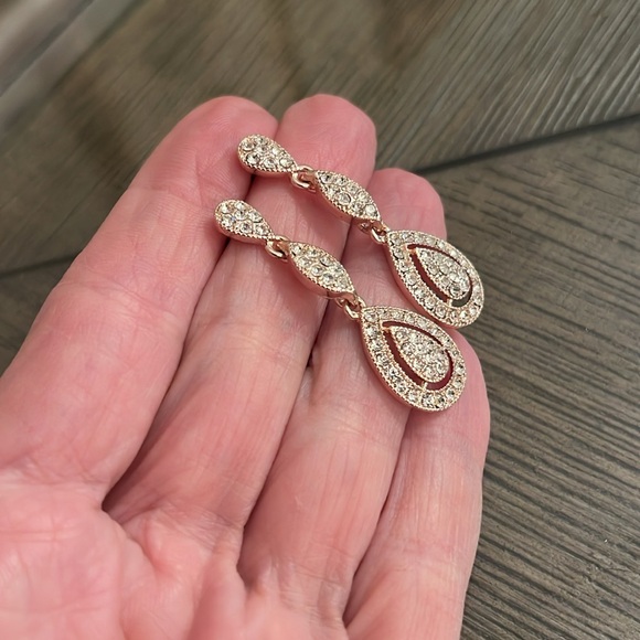 Vintage Style Rose Gold Colored Drop Earrings Rhinestone Dangle Earrings - Picture 11 of 15